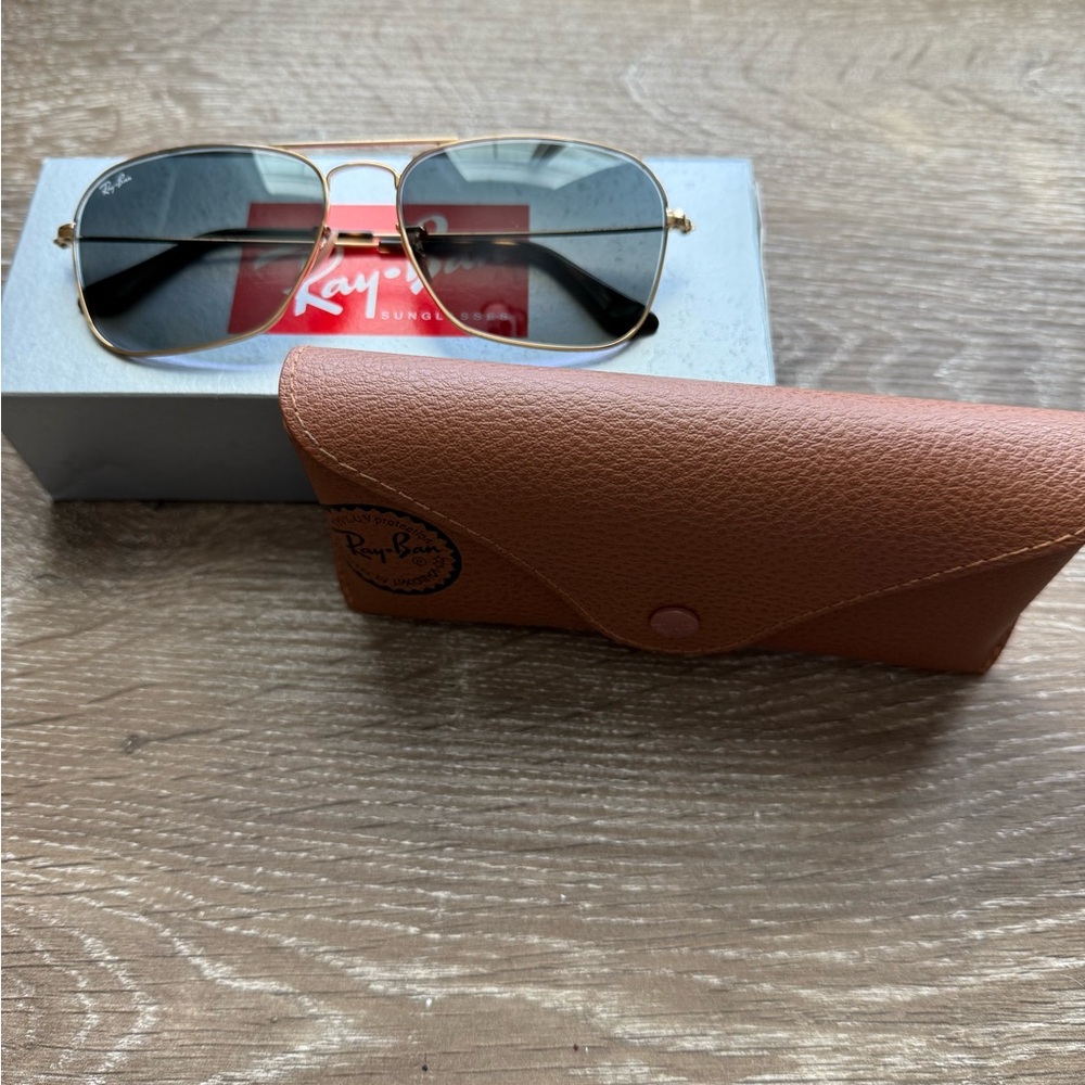 Ray Ban Caravan Sunglasses.  Gold/Tortoise Frame. Grey Gradient lens.